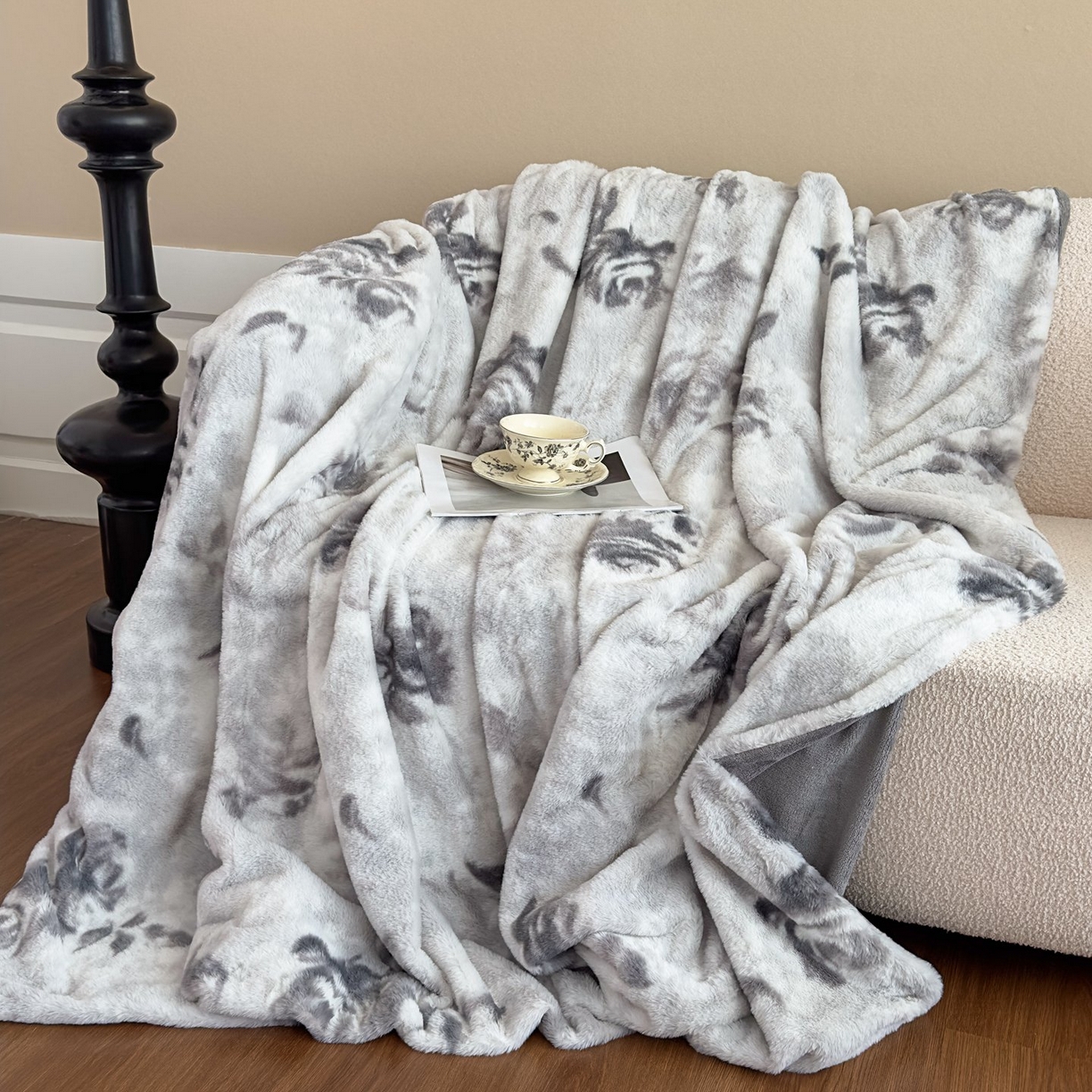 91家纺网 家纺一手货源 找家纺 璐维斯 2025 A类舒适兔毛绒印花四件套卡通花卉牛奶绒秋冬保暖床上用品单被套三件套 繁花-灰