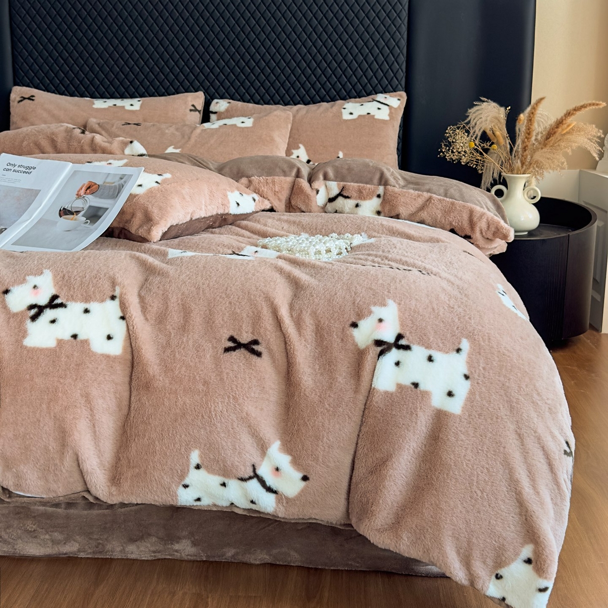 91家纺网 家纺一手货源 找家纺 璐维斯 2025 A类舒适兔毛绒印花四件套卡通花卉牛奶绒秋冬保暖床上用品单被套三件套 可爱狗