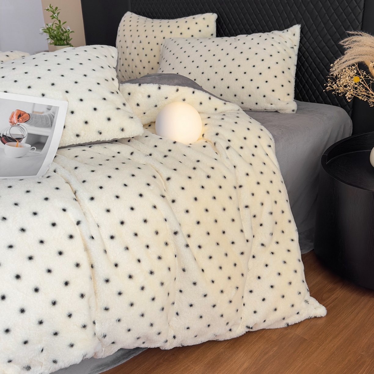 91家纺网 家纺一手货源 找家纺 璐维斯 2025 A类舒适兔毛绒印花四件套卡通花卉牛奶绒秋冬保暖床上用品单被套三件套 浪漫波点-白