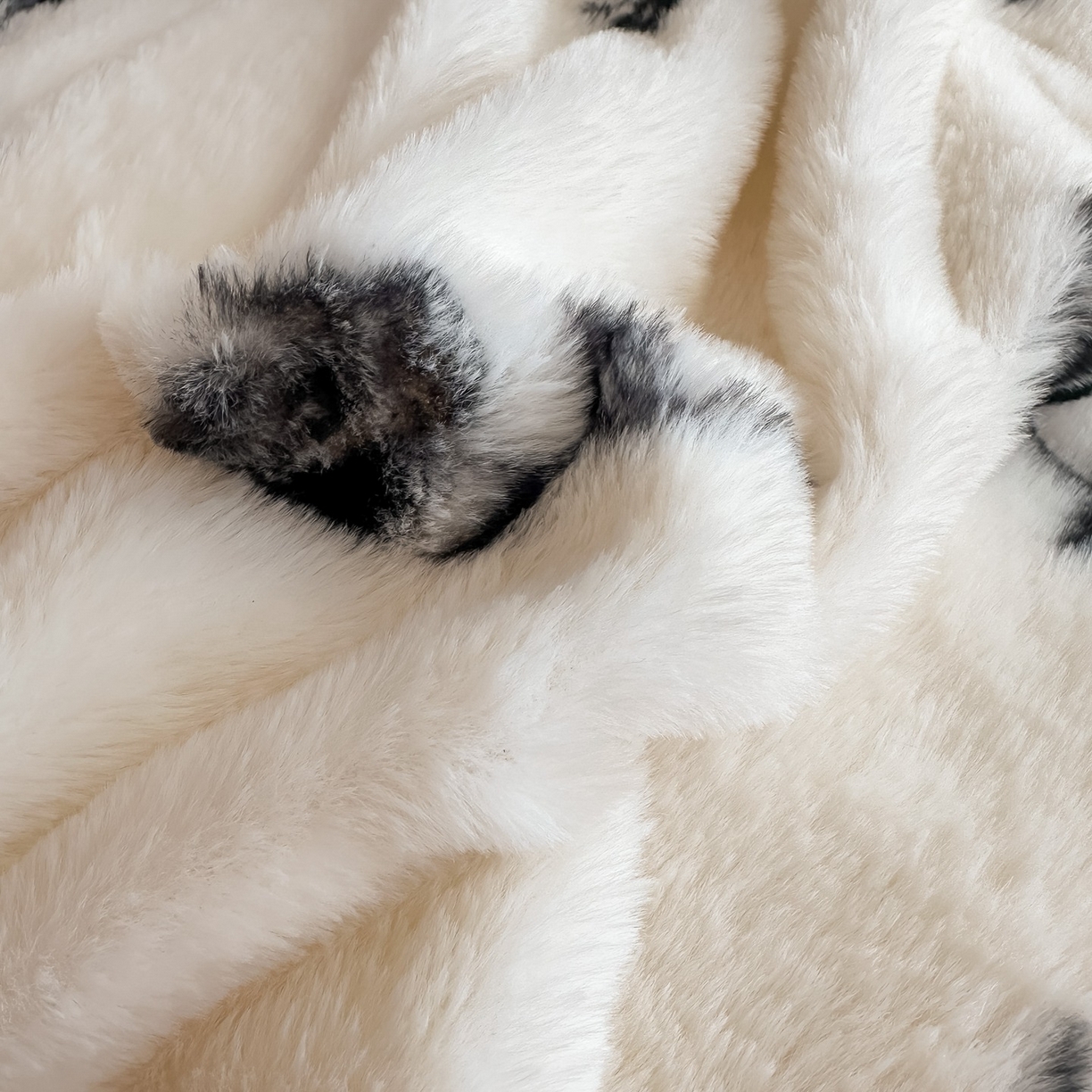 91家纺网 家纺一手货源 找家纺 璐维斯 2025 A类舒适兔毛绒印花四件套卡通花卉牛奶绒秋冬保暖床上用品单被套三件套 玫瑰白