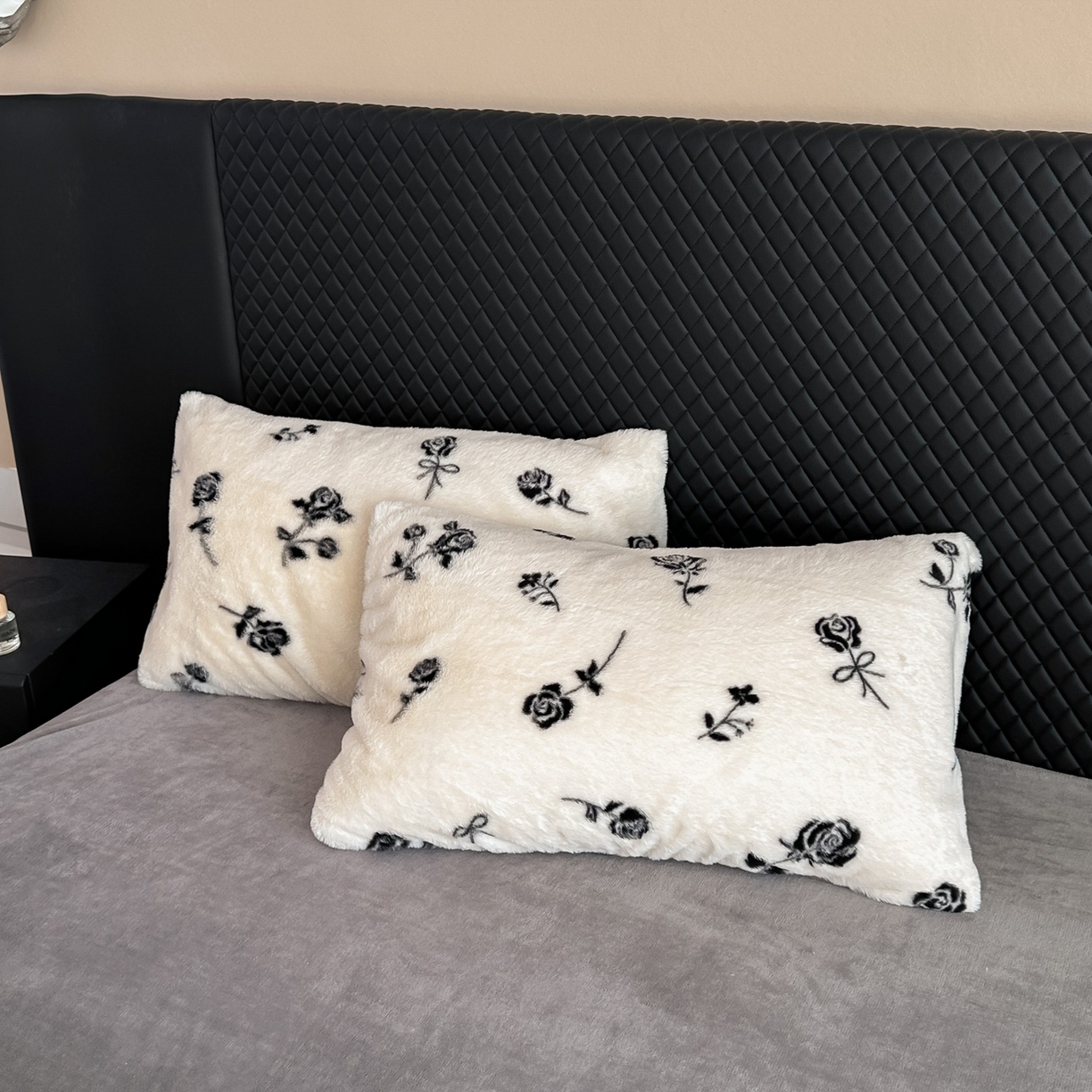 91家纺网 家纺一手货源 找家纺 璐维斯 2025 A类舒适兔毛绒印花四件套卡通花卉牛奶绒秋冬保暖床上用品单被套三件套 玫瑰白