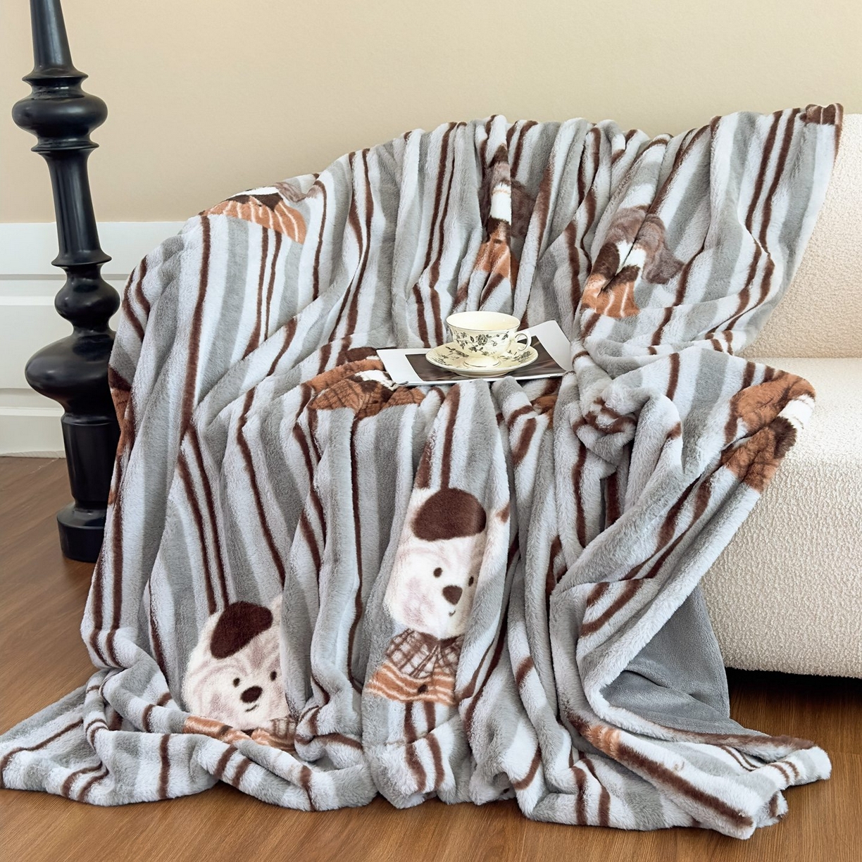 91家纺网 家纺一手货源 找家纺 璐维斯 2025 A类舒适兔毛绒印花四件套卡通花卉牛奶绒秋冬保暖床上用品单被套三件套 时尚条纹狗