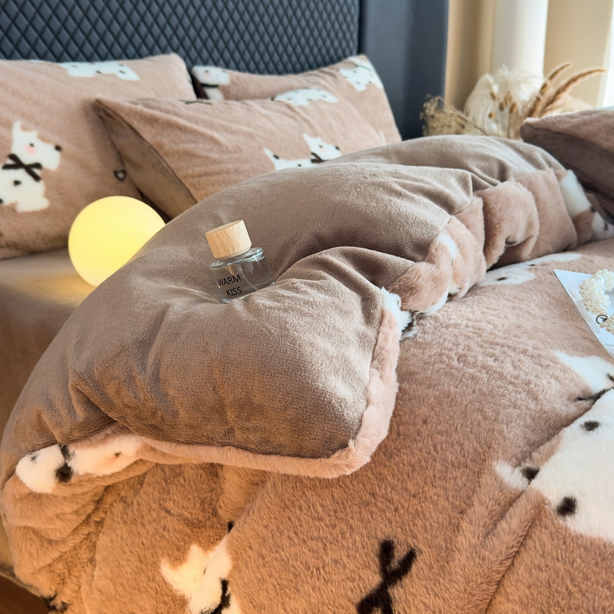 91家纺网 家纺一手货源 找家纺 璐维斯 2025 A类舒适兔毛绒印花四件套卡通花卉牛奶绒秋冬保暖床上用品单被套三件套 可爱狗