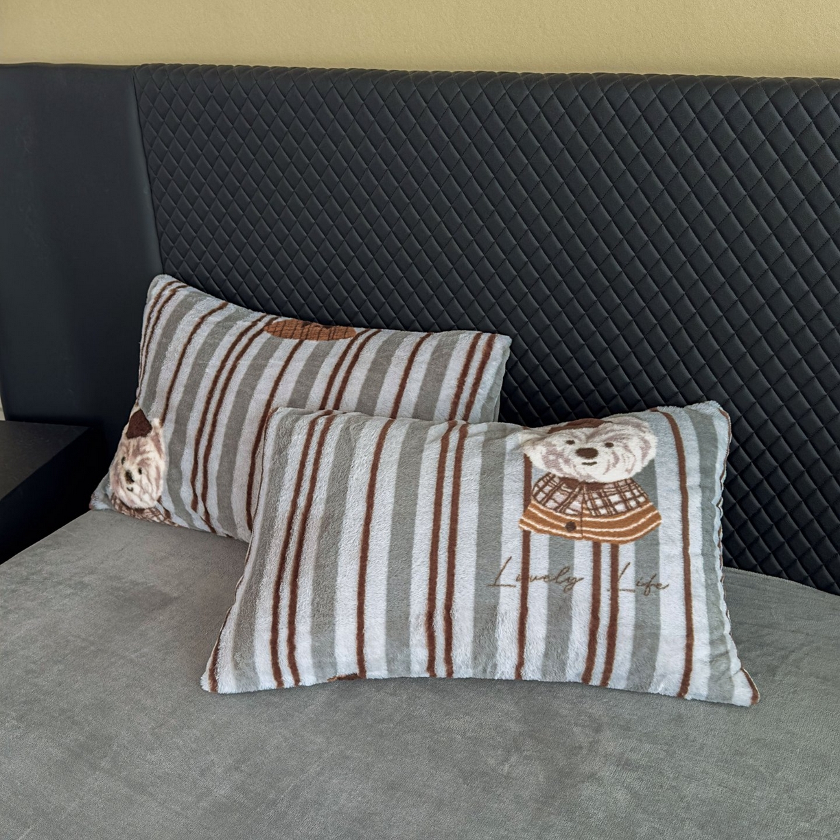 91家纺网 家纺一手货源 找家纺 璐维斯 2025 A类舒适兔毛绒印花四件套卡通花卉牛奶绒秋冬保暖床上用品单被套三件套 时尚条纹狗