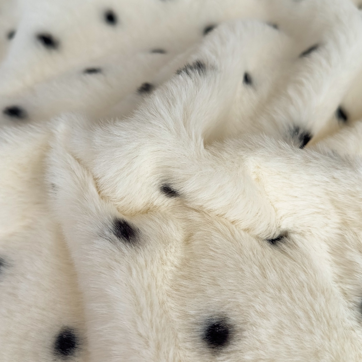 91家纺网 家纺一手货源 找家纺 璐维斯 2025 A类舒适兔毛绒印花四件套卡通花卉牛奶绒秋冬保暖床上用品单被套三件套 浪漫波点-白