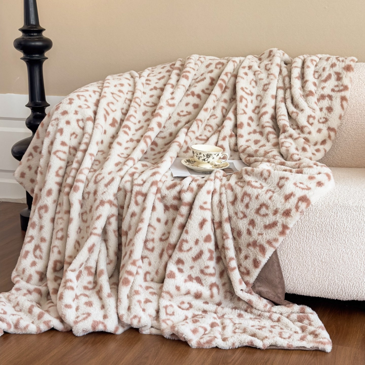 91家纺网 家纺一手货源 找家纺 璐维斯 2025 A类舒适兔毛绒印花四件套卡通花卉牛奶绒秋冬保暖床上用品单被套三件套 时尚豹纹