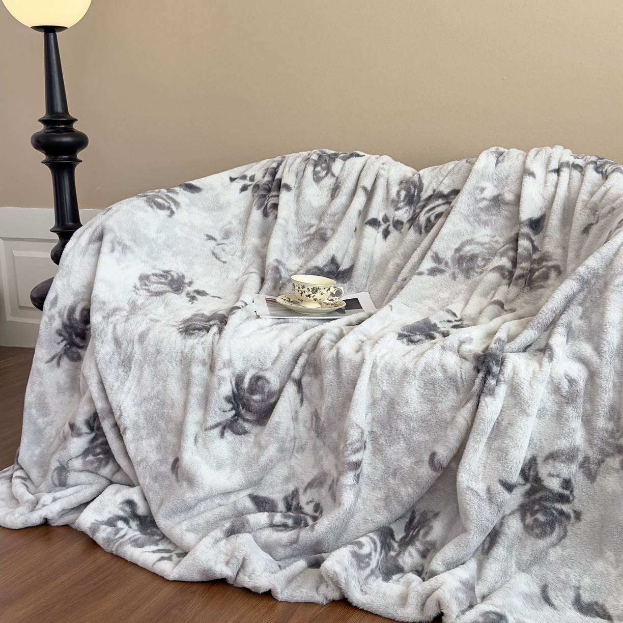 91家纺网 家纺一手货源 找家纺 璐维斯 2025 A类舒适兔毛绒印花四件套卡通花卉牛奶绒秋冬保暖床上用品单被套三件套 繁花-灰