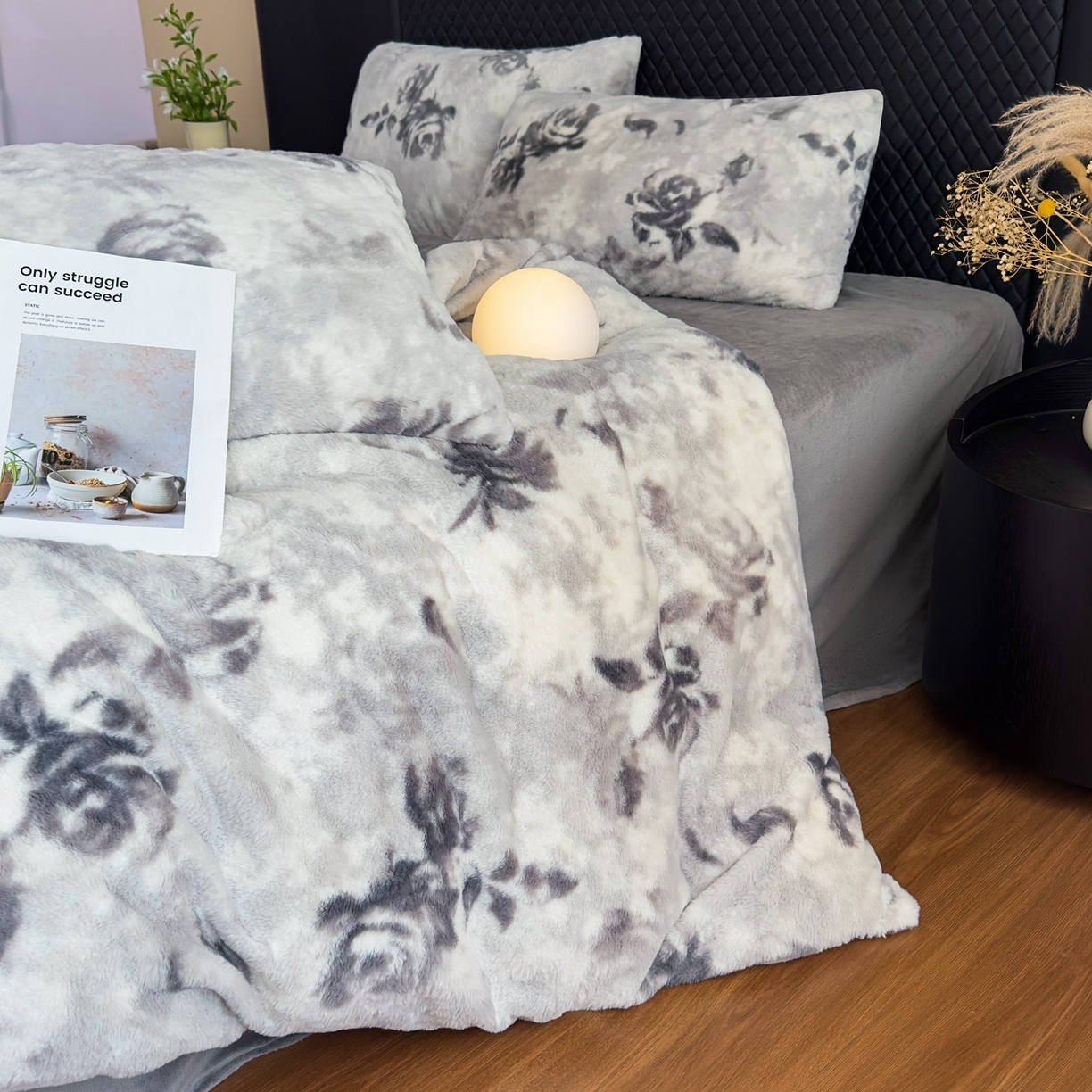 91家纺网 家纺一手货源 找家纺 璐维斯 2025 A类舒适兔毛绒印花四件套卡通花卉牛奶绒秋冬保暖床上用品单被套三件套 繁花-灰