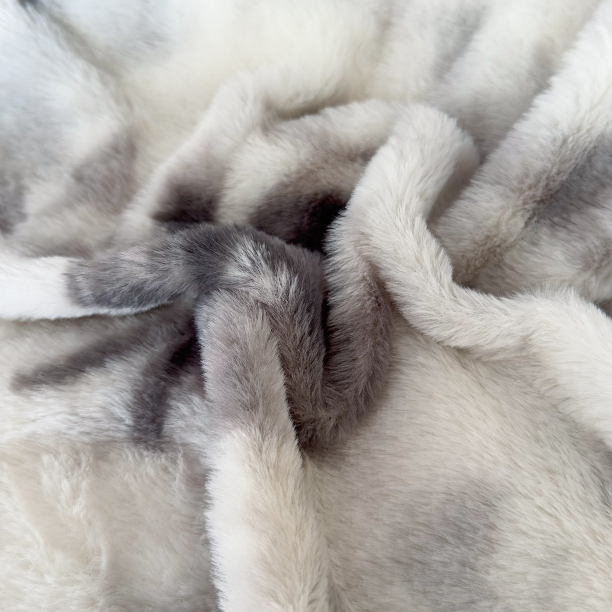 91家纺网 家纺一手货源 找家纺 璐维斯 2025 A类舒适兔毛绒印花四件套卡通花卉牛奶绒秋冬保暖床上用品单被套三件套 繁花-灰