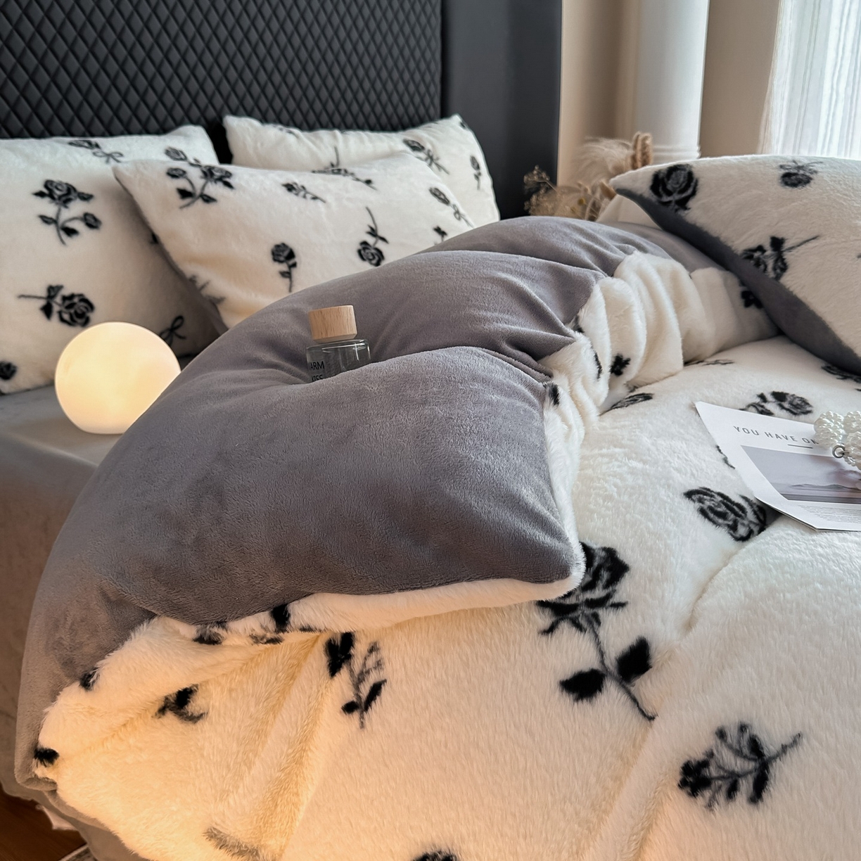 91家纺网 家纺一手货源 找家纺 璐维斯 2025 A类舒适兔毛绒印花四件套卡通花卉牛奶绒秋冬保暖床上用品单被套三件套 玫瑰白