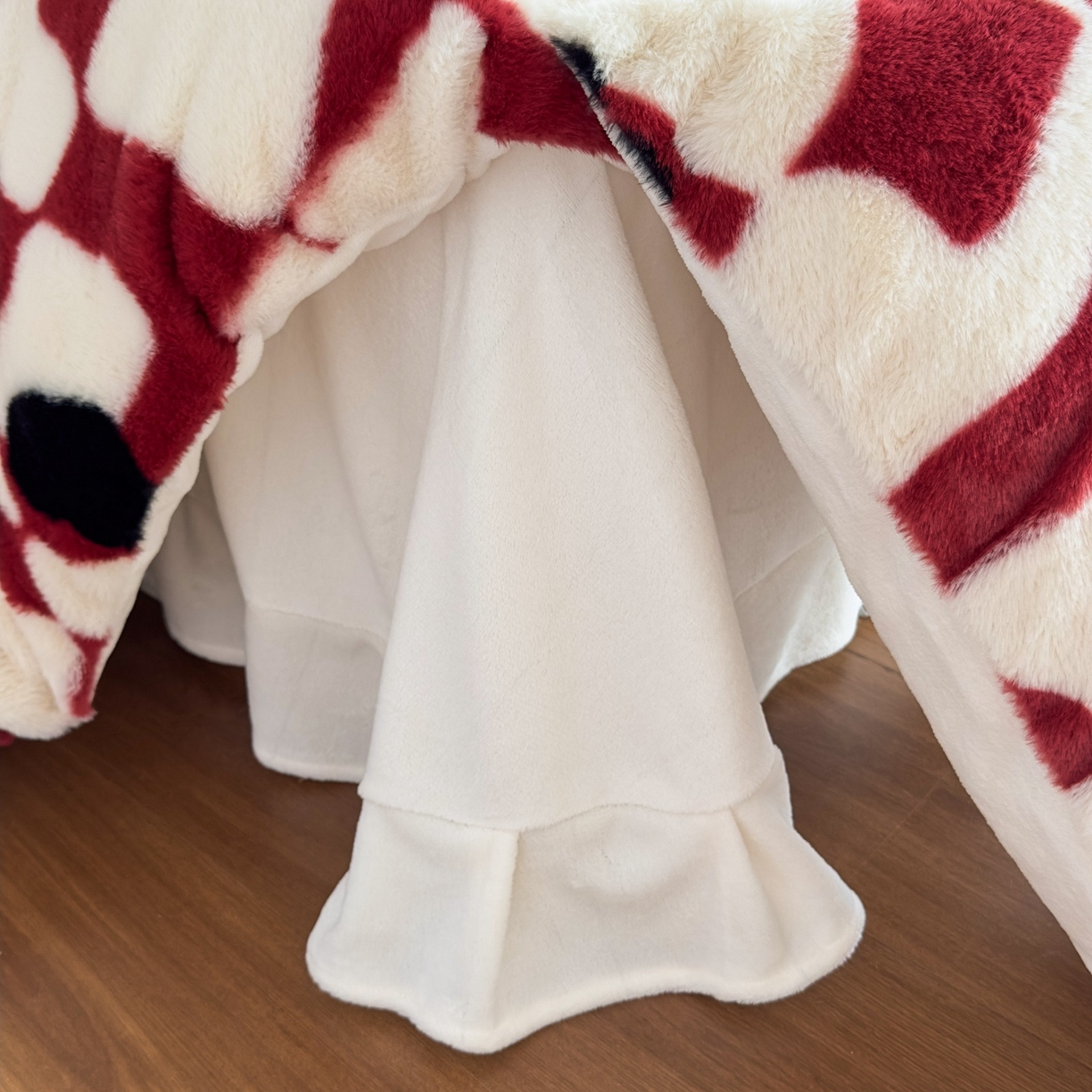 91家纺网 家纺一手货源 找家纺 璐维斯 2025 A类舒适兔毛绒印花四件套卡通花卉牛奶绒秋冬保暖床上用品单被套三件套 红色棋盘格