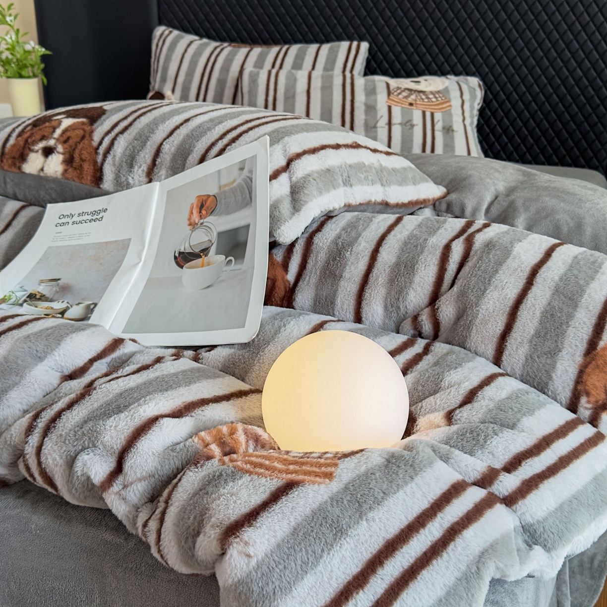 91家纺网 家纺一手货源 找家纺 璐维斯 2025 A类舒适兔毛绒印花四件套卡通花卉牛奶绒秋冬保暖床上用品单被套三件套 时尚条纹狗