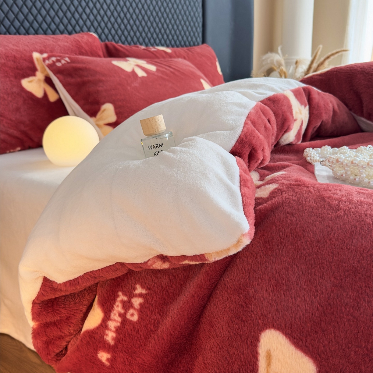 91家纺网 家纺一手货源 找家纺 璐维斯 2025 A类舒适兔毛绒印花四件套卡通花卉牛奶绒秋冬保暖床上用品单被套三件套 蝴蝶结红