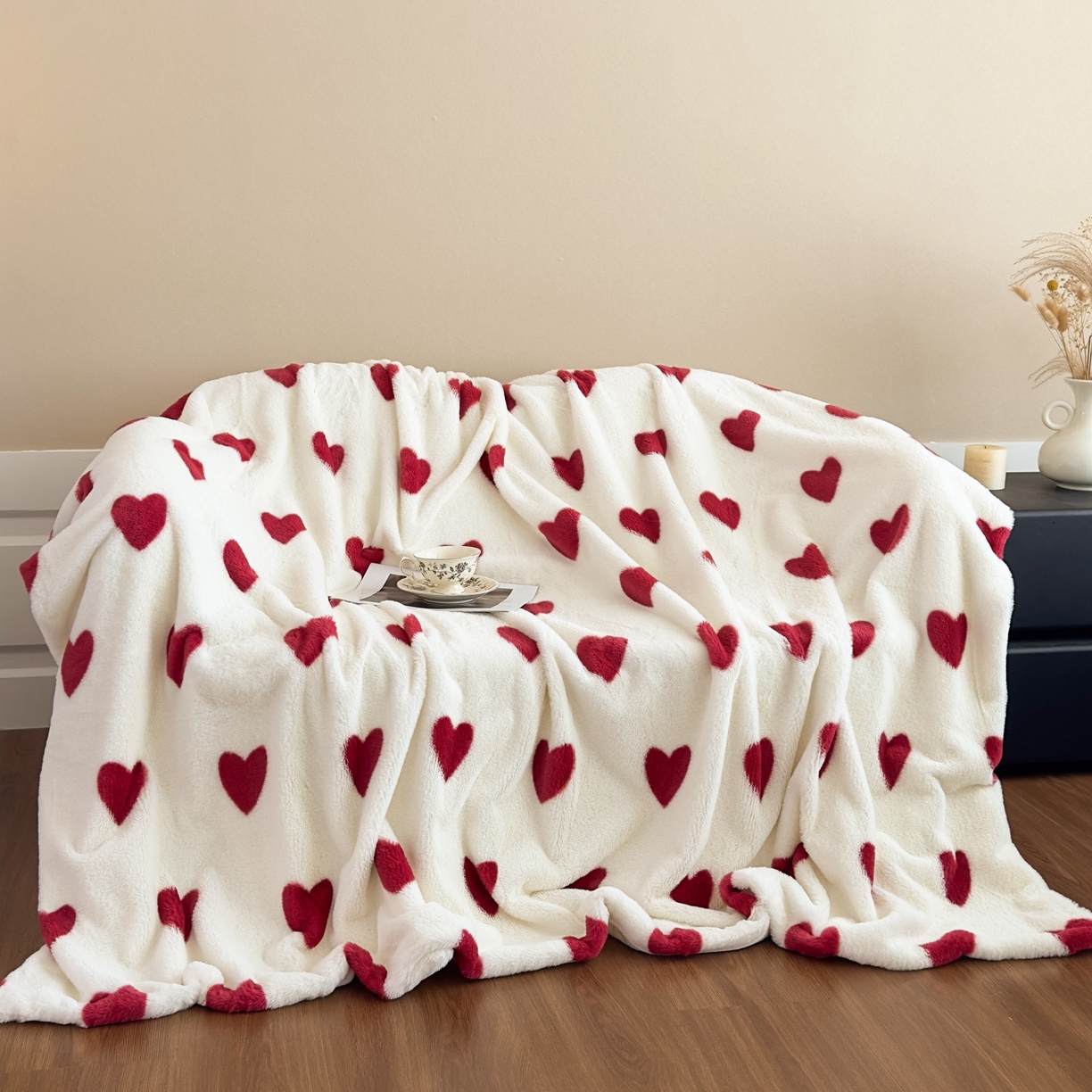 91家纺网 家纺一手货源 找家纺 璐维斯 2025 A类舒适兔毛绒印花四件套卡通花卉牛奶绒秋冬保暖床上用品单被套三件套 浪漫爱心