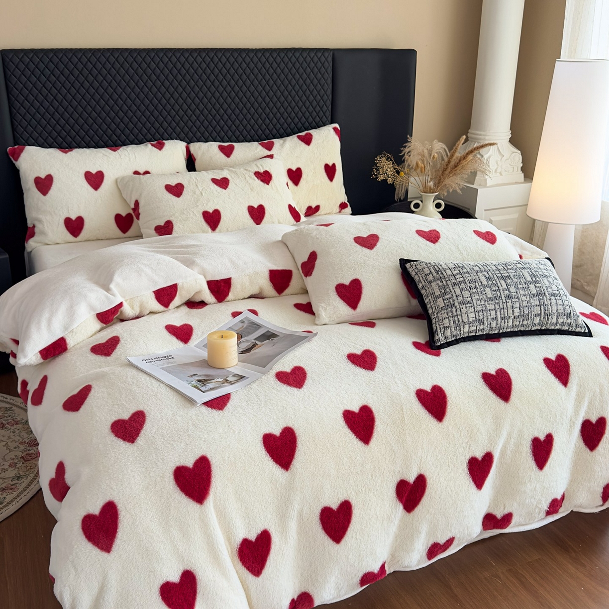 91家纺网 家纺一手货源 找家纺 璐维斯 2025 A类舒适兔毛绒印花四件套卡通花卉牛奶绒秋冬保暖床上用品单被套三件套 浪漫爱心