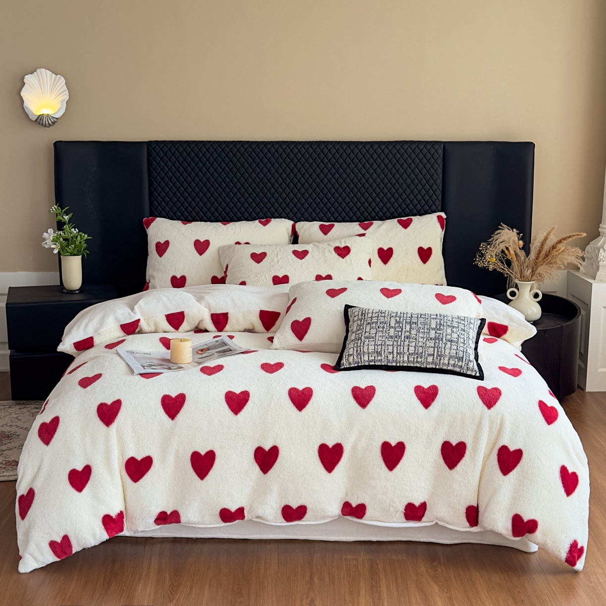 91家纺网 家纺一手货源 找家纺 璐维斯 2025 A类舒适兔毛绒印花四件套卡通花卉牛奶绒秋冬保暖床上用品单被套三件套 浪漫爱心