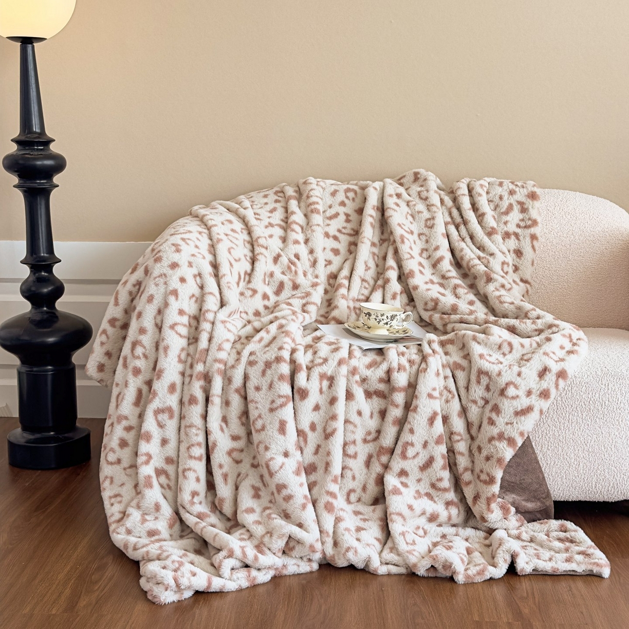 91家纺网 家纺一手货源 找家纺 璐维斯 2025 A类舒适兔毛绒印花四件套卡通花卉牛奶绒秋冬保暖床上用品单被套三件套 时尚豹纹