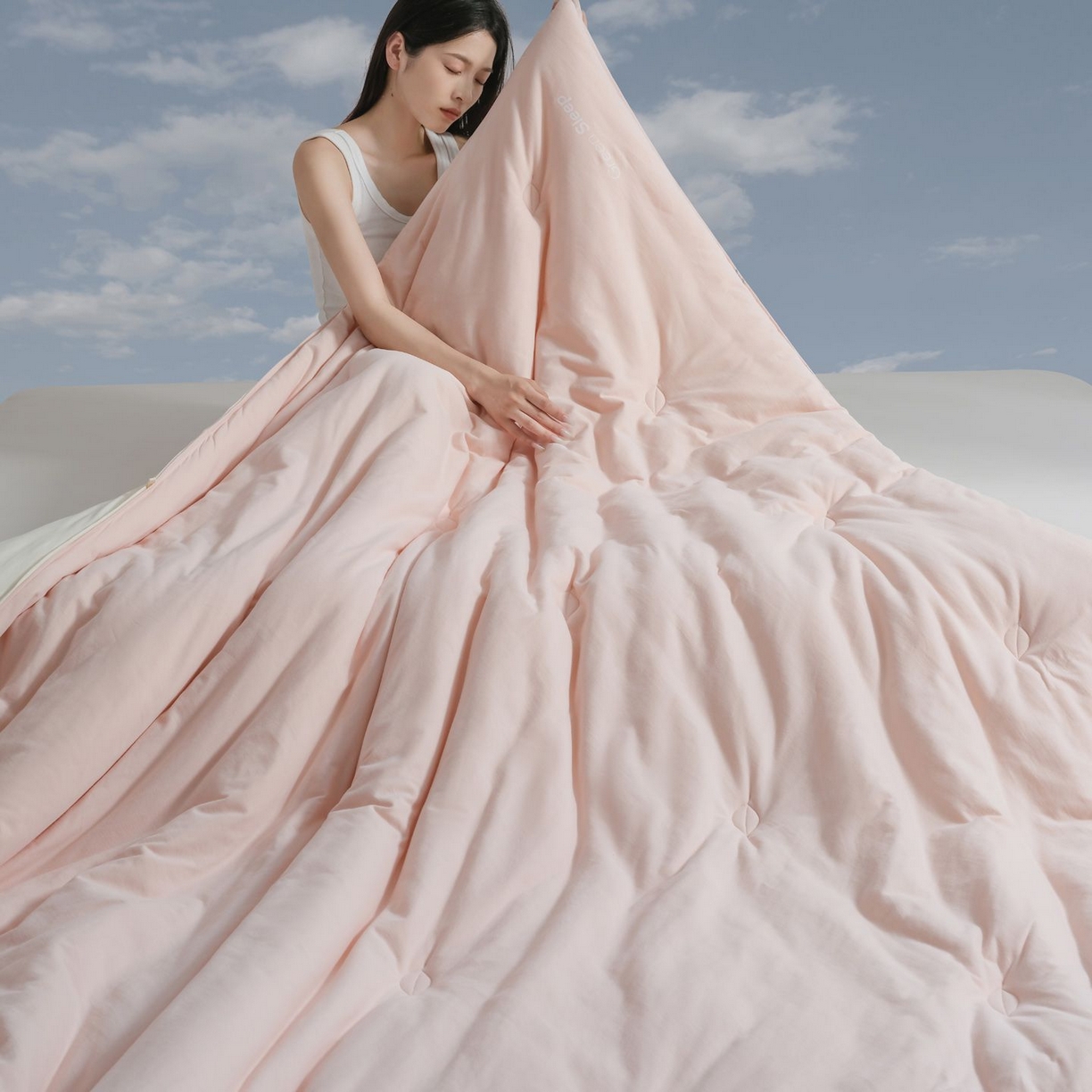 91家纺网 家纺一手货源 找家纺 桂雅居 2025新款可水洗全棉针织棉东方茶净奶糖云朵被被子被芯 云朵粉