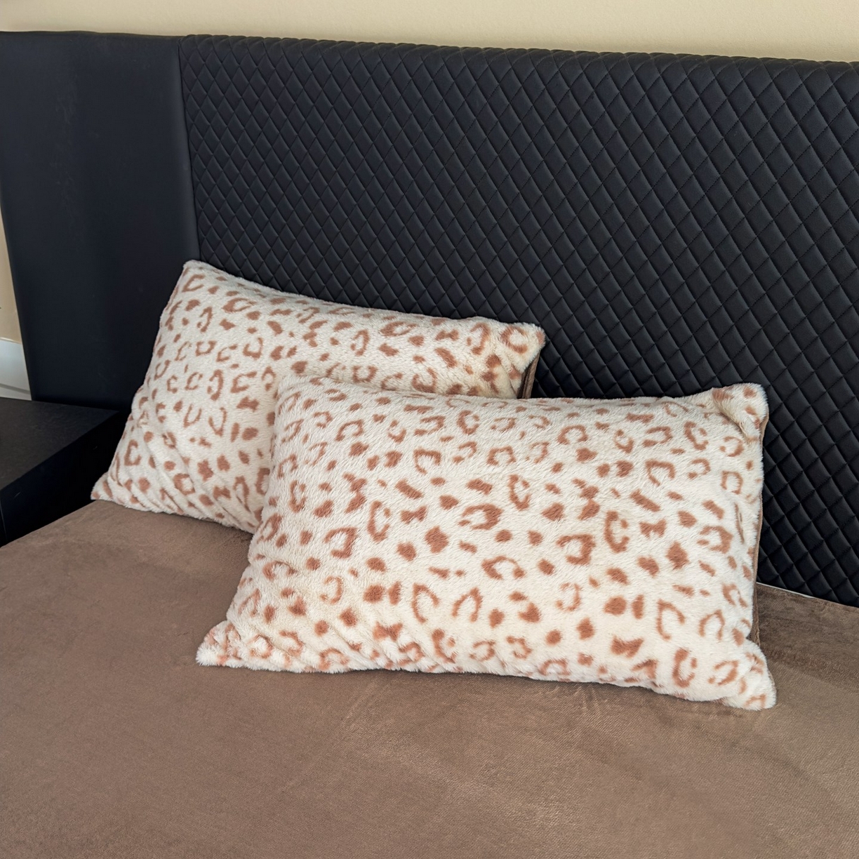 91家纺网 家纺一手货源 找家纺 璐维斯 2025 A类舒适兔毛绒印花四件套卡通花卉牛奶绒秋冬保暖床上用品单被套三件套 时尚豹纹