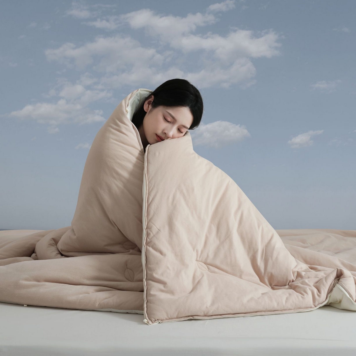 91家纺网 家纺一手货源 找家纺 桂雅居 2025新款可水洗全棉针织棉东方茶净奶糖云朵被被子被芯 奶咖