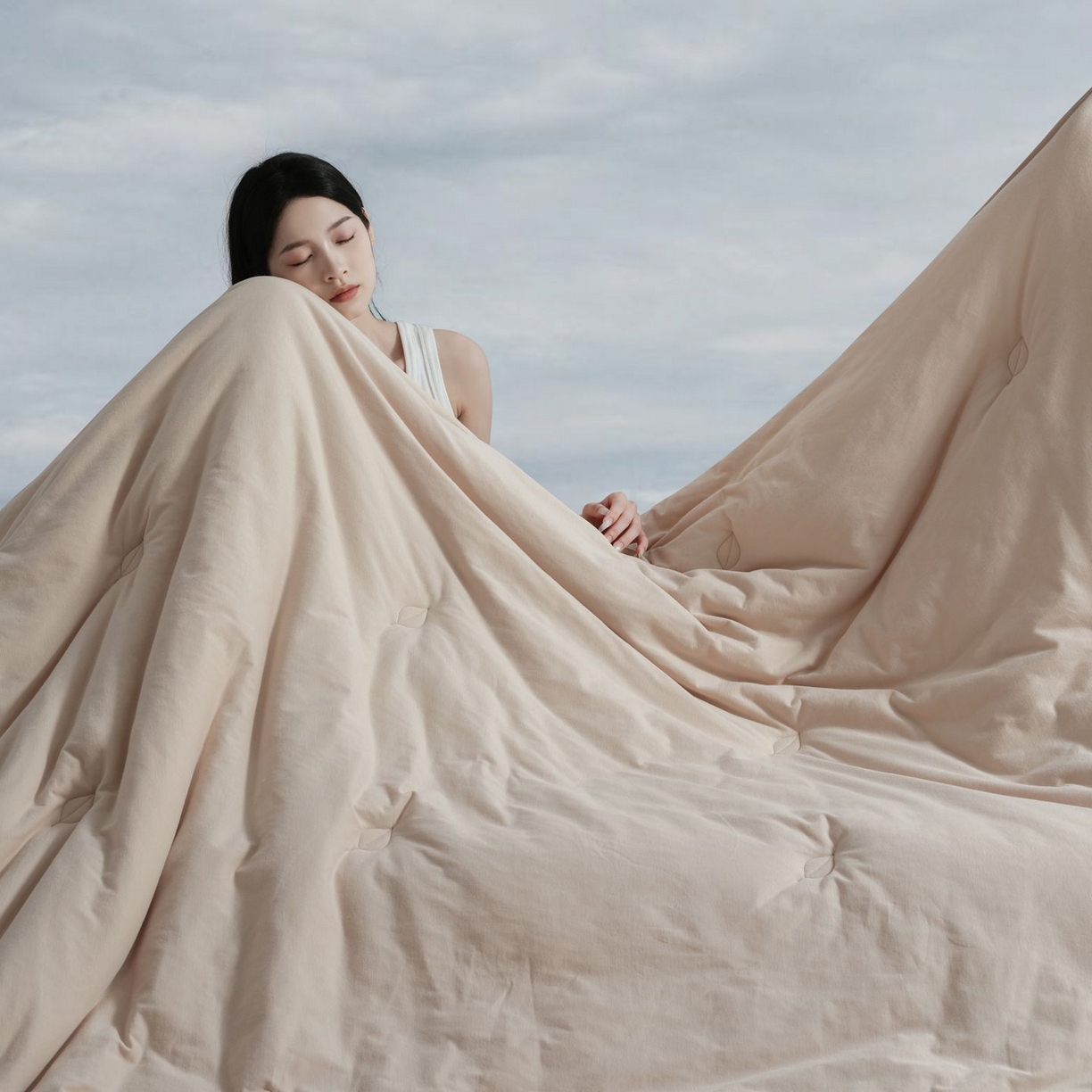 91家纺网 家纺一手货源 找家纺 桂雅居 2025新款可水洗全棉针织棉东方茶净奶糖云朵被被子被芯 奶咖