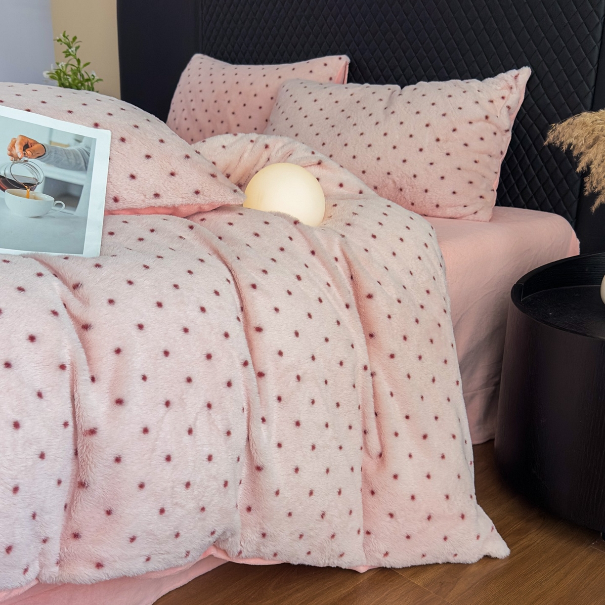 91家纺网 家纺一手货源 找家纺 璐维斯 2025 A类舒适兔毛绒印花四件套卡通花卉牛奶绒秋冬保暖床上用品单被套三件套 浪漫波点-粉