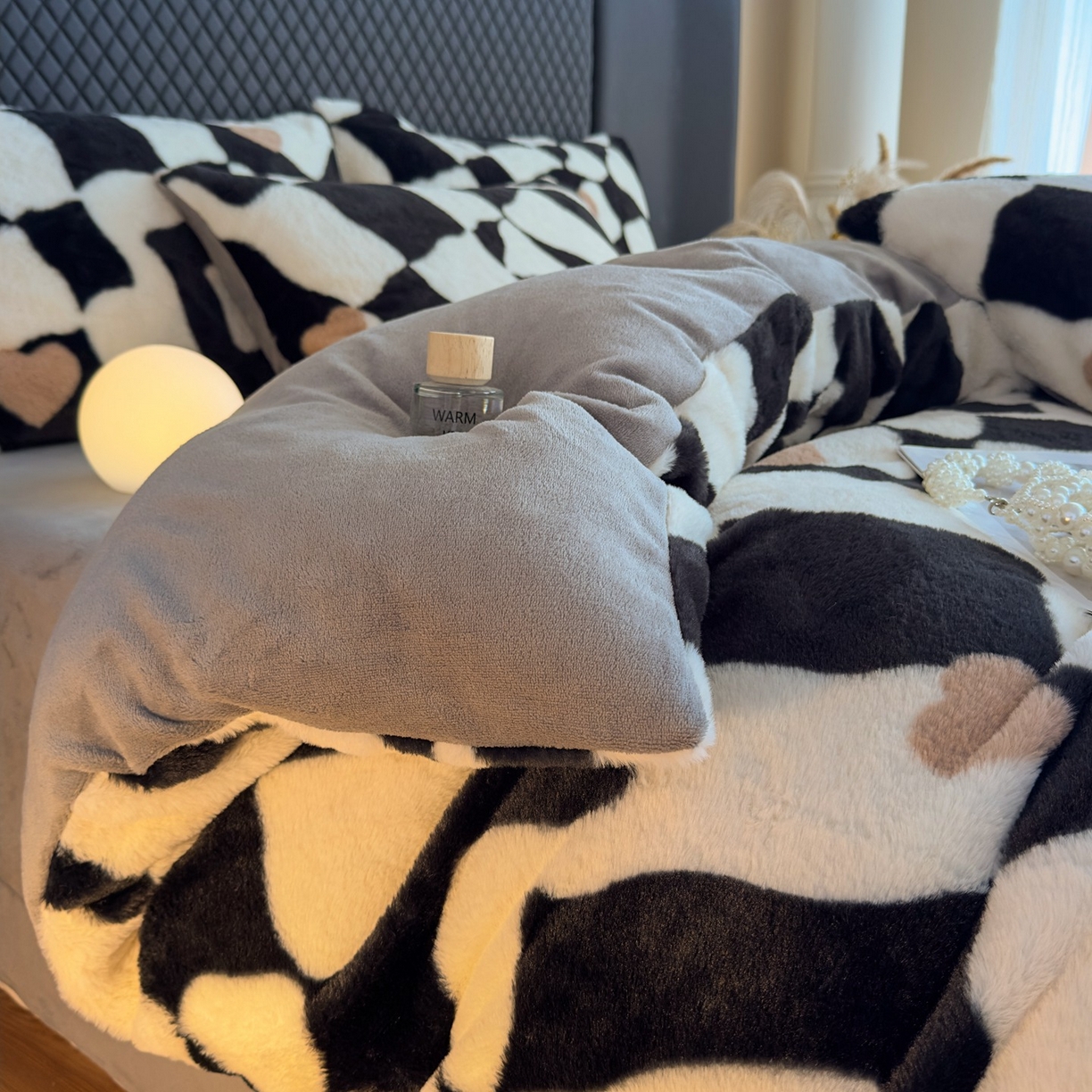 91家纺网 家纺一手货源 找家纺 璐维斯 2025 A类舒适兔毛绒印花四件套卡通花卉牛奶绒秋冬保暖床上用品单被套三件套 黑白棋盘格