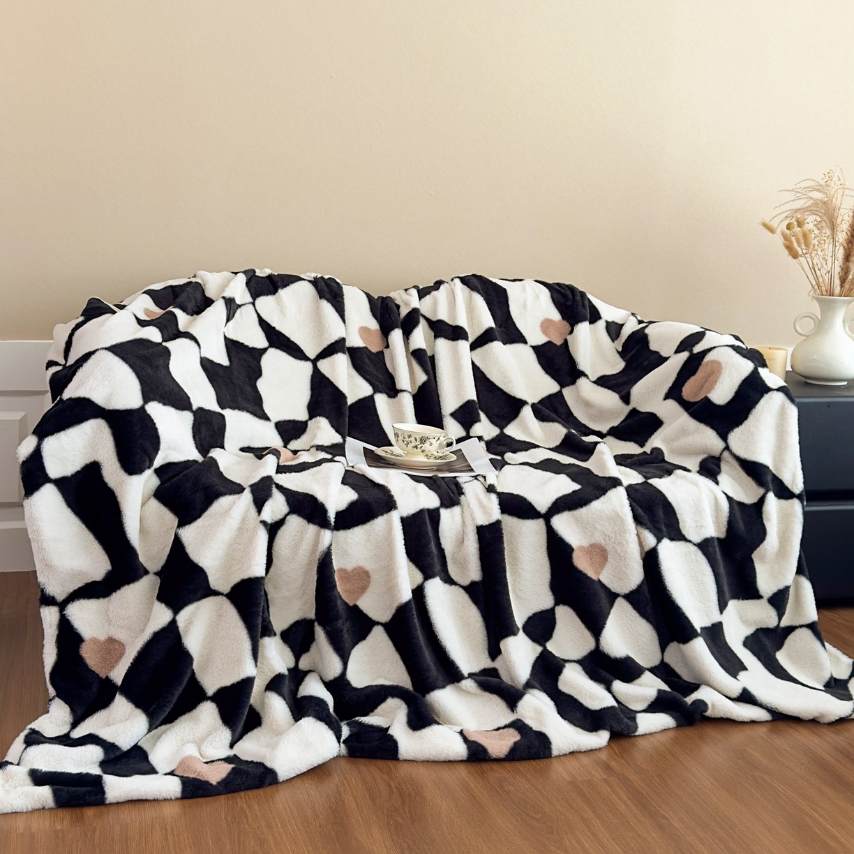 91家纺网 家纺一手货源 找家纺 璐维斯 2025 A类舒适兔毛绒印花四件套卡通花卉牛奶绒秋冬保暖床上用品单被套三件套 黑白棋盘格