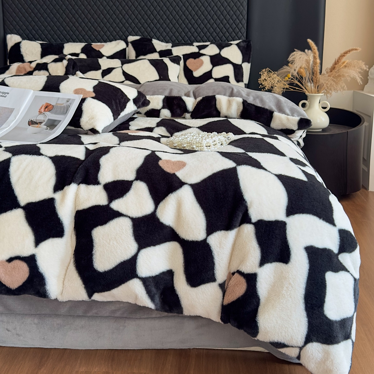 91家纺网 家纺一手货源 找家纺 璐维斯 2025 A类舒适兔毛绒印花四件套卡通花卉牛奶绒秋冬保暖床上用品单被套三件套 黑白棋盘格