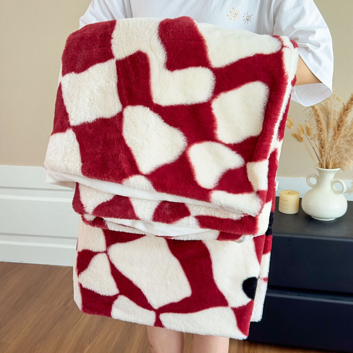 91家纺网 家纺一手货源 找家纺 璐维斯 2025 A类舒适兔毛绒印花四件套卡通花卉牛奶绒秋冬保暖床上用品单被套三件套 红色棋盘格