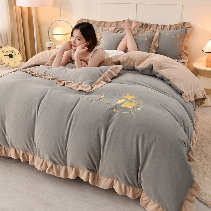 91家纺网 家纺一手货源 找家纺 （总）湘雪家居  2025新款高克重纯色刺绣牛奶绒床单款系列四件套-提供买家秀