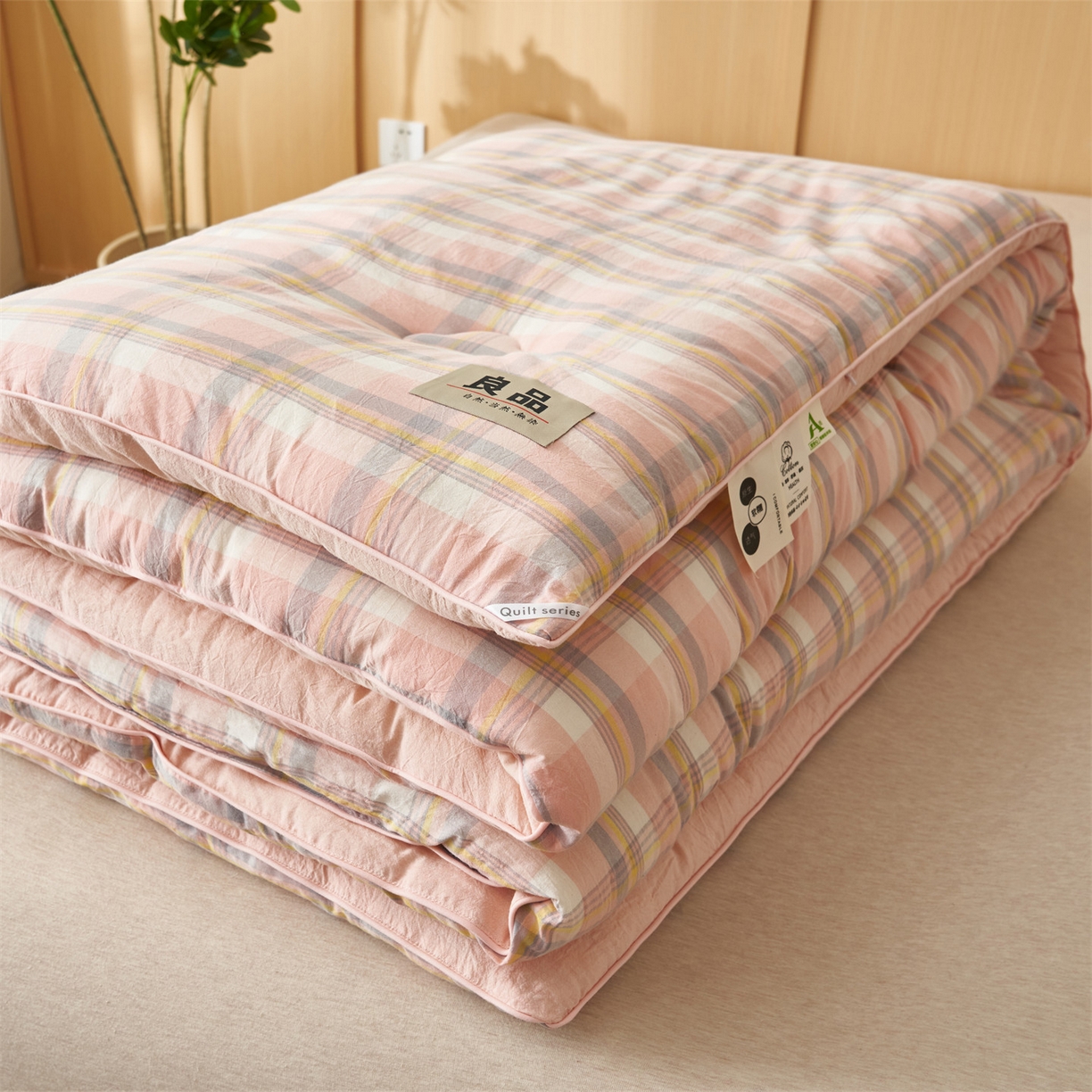 91家纺网 家纺一手货源 找家纺 趣色家纺 2025新款色织格子里外全棉纯棉棉花冬被被子被芯 简兮粉