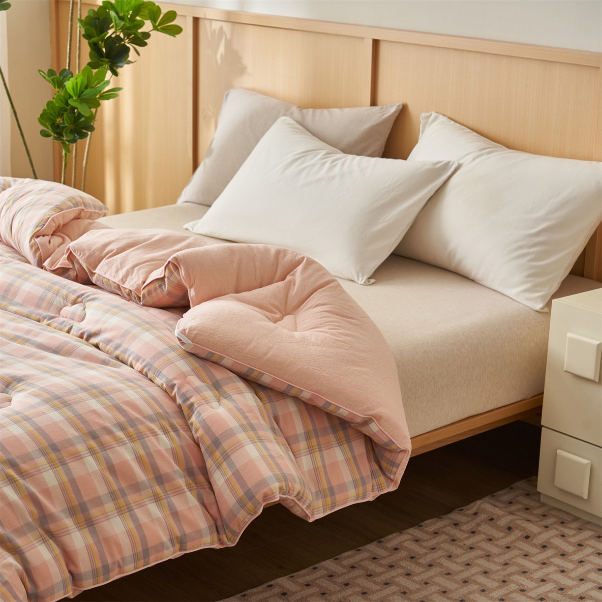 91家纺网 家纺一手货源 找家纺 趣色家纺 2025新款色织格子里外全棉纯棉棉花冬被被子被芯 简兮粉