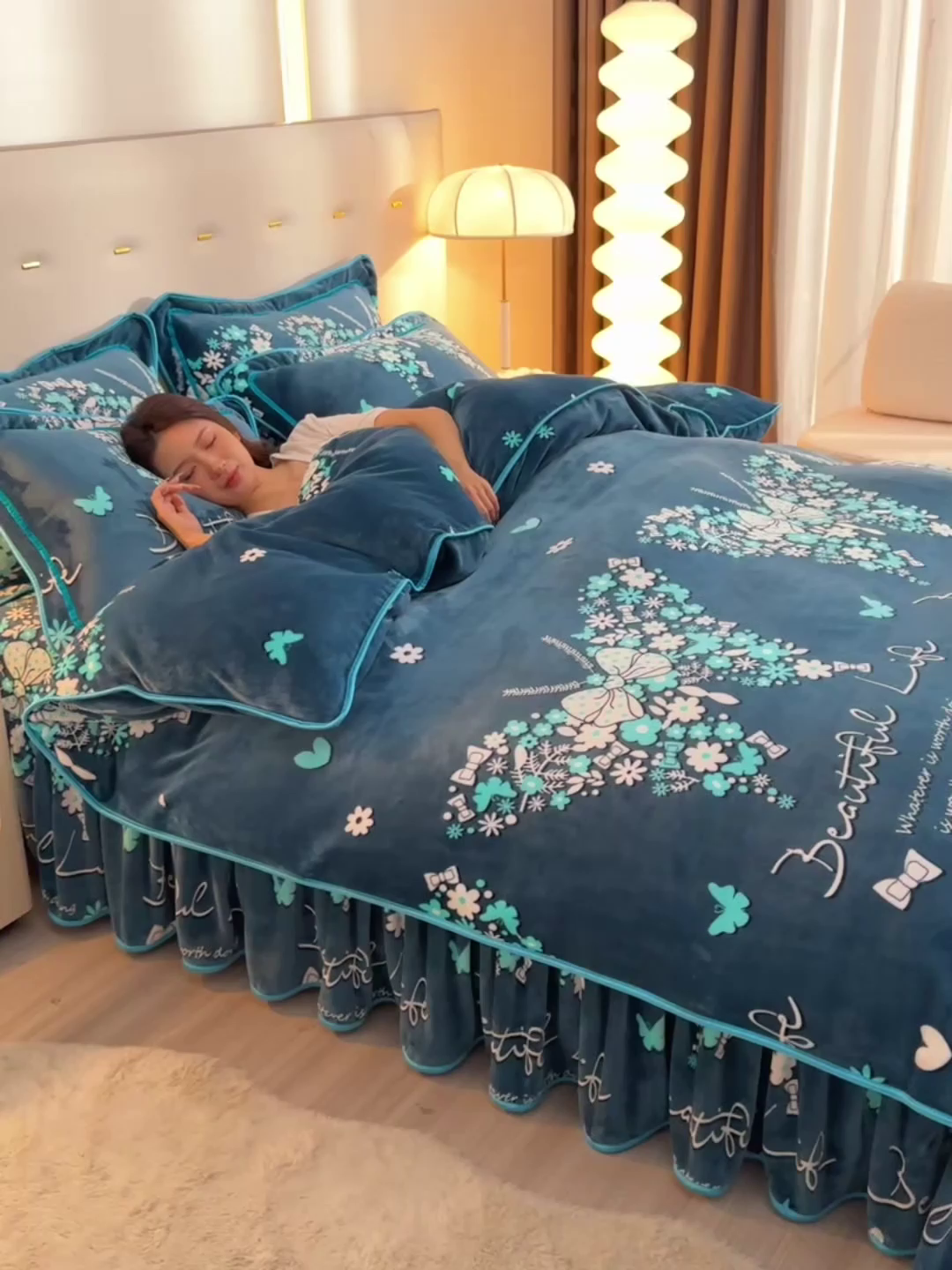 91家纺网 家纺一手货源 找家纺 缘莉娜家纺 2025高克重8斤牛奶绒四件套金貂绒法莱绒加厚保暖直播电商爆款 翩翩起舞