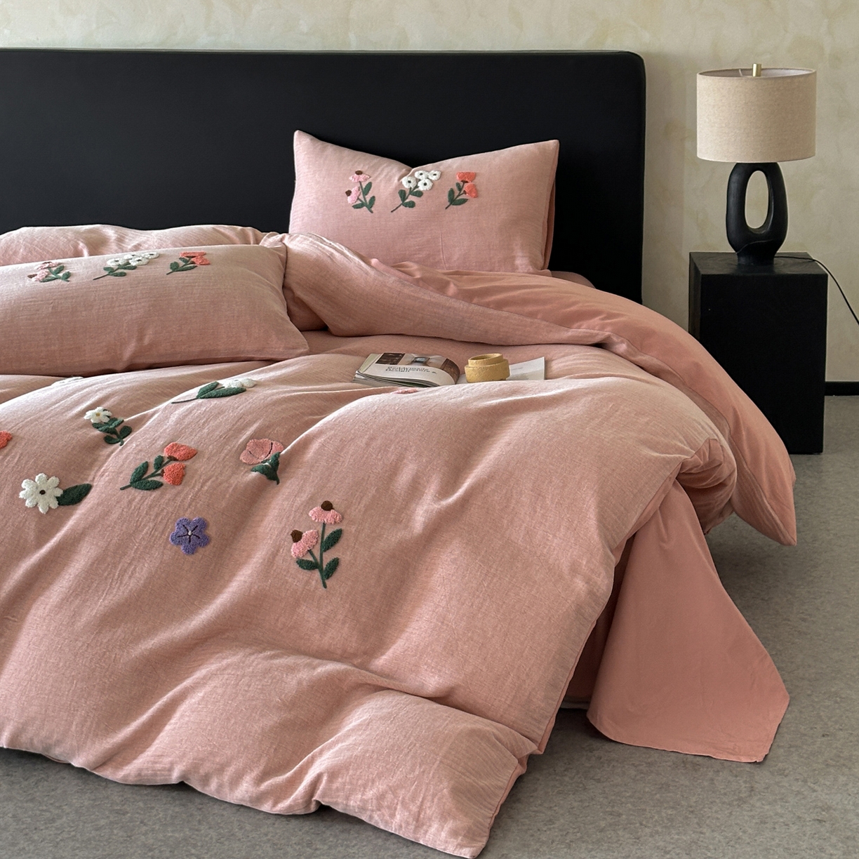 91家纺网 家纺一手货源 找家纺 雅居纺家纺 2025新款棉麻+全棉磨毛毛巾绣四件套 花锦-豆沙