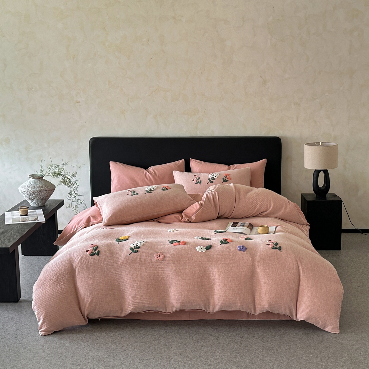 91家纺网 家纺一手货源 找家纺 雅居纺家纺 2025新款棉麻+全棉磨毛毛巾绣四件套 花锦-豆沙