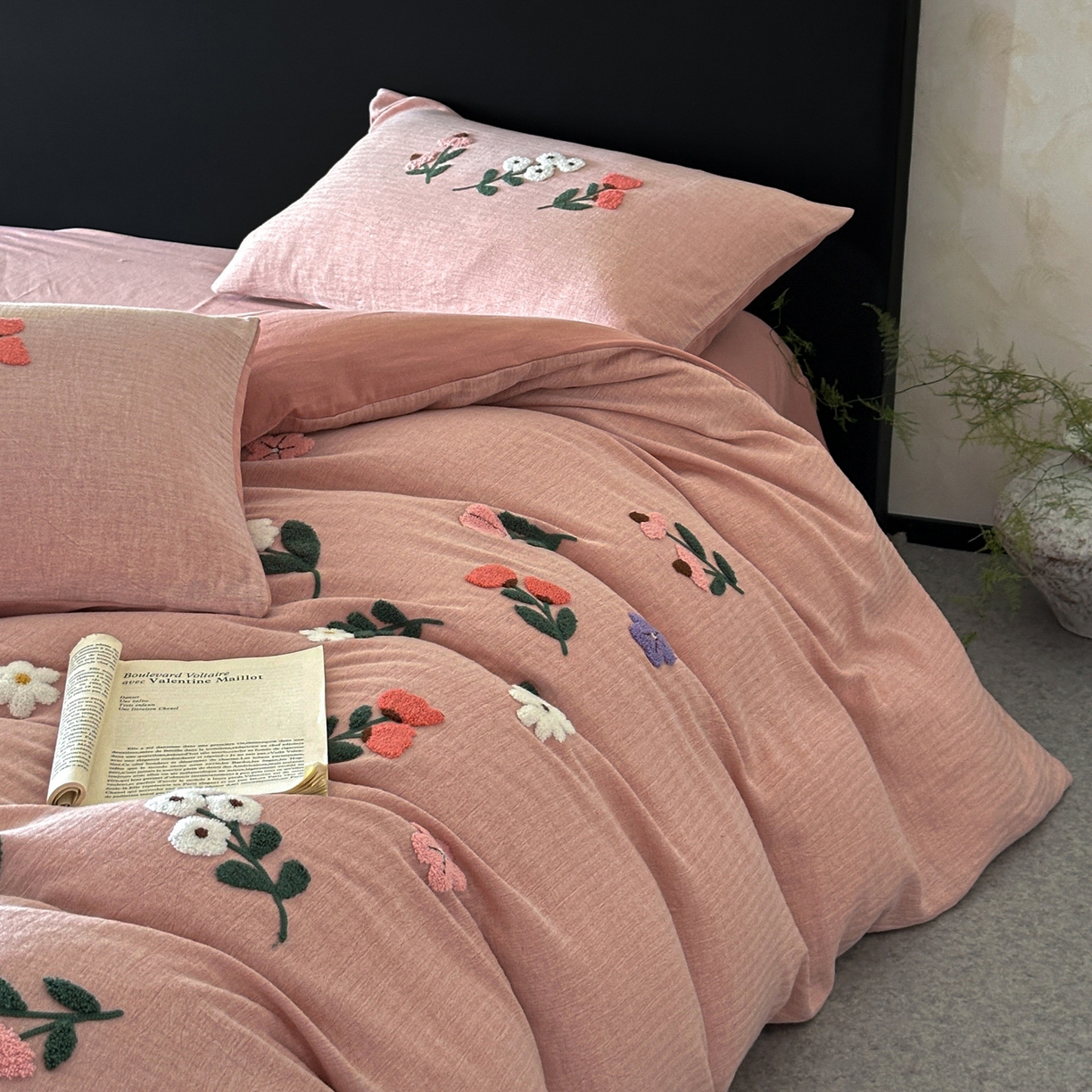 91家纺网 家纺一手货源 找家纺 雅居纺家纺 2025新款棉麻+全棉磨毛毛巾绣四件套 花锦-豆沙