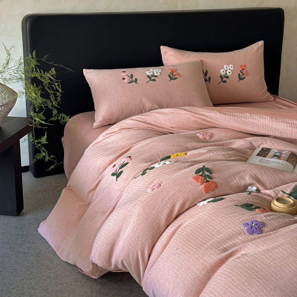 91家纺网 家纺一手货源 找家纺 雅居纺家纺 2025新款棉麻+全棉磨毛毛巾绣四件套 花锦-豆沙