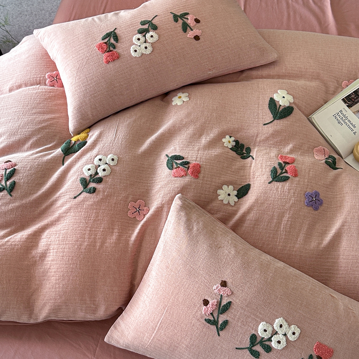 91家纺网 家纺一手货源 找家纺 雅居纺家纺 2025新款棉麻+全棉磨毛毛巾绣四件套 花锦-豆沙