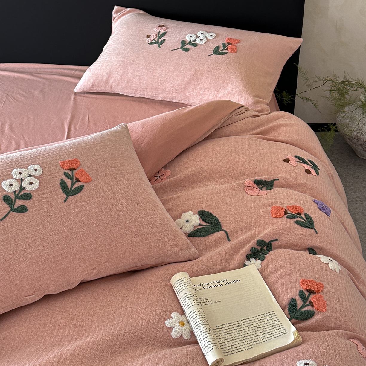 91家纺网 家纺一手货源 找家纺 雅居纺家纺 2025新款棉麻+全棉磨毛毛巾绣四件套 花锦-豆沙