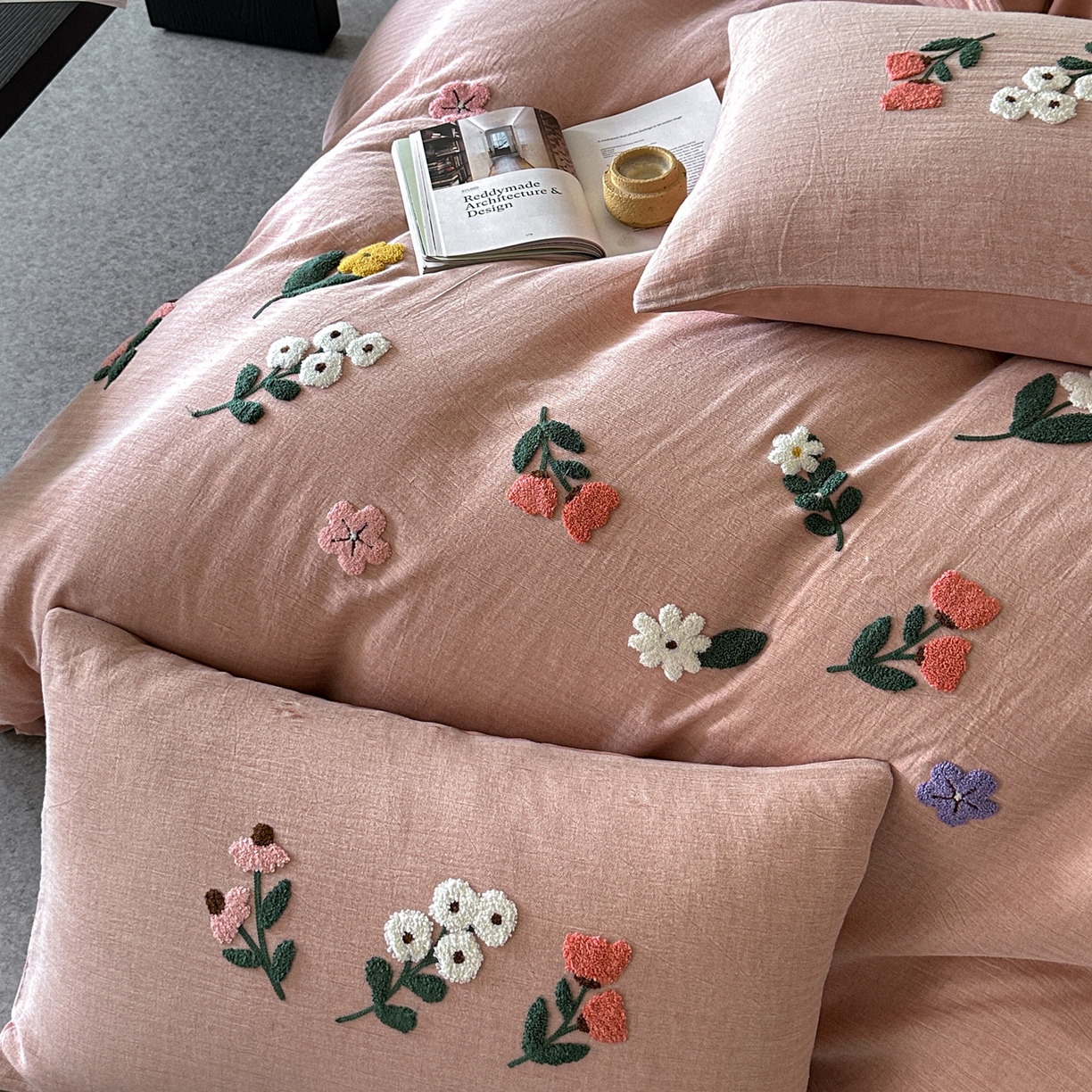 91家纺网 家纺一手货源 找家纺 雅居纺家纺 2025新款棉麻+全棉磨毛毛巾绣四件套 花锦-豆沙