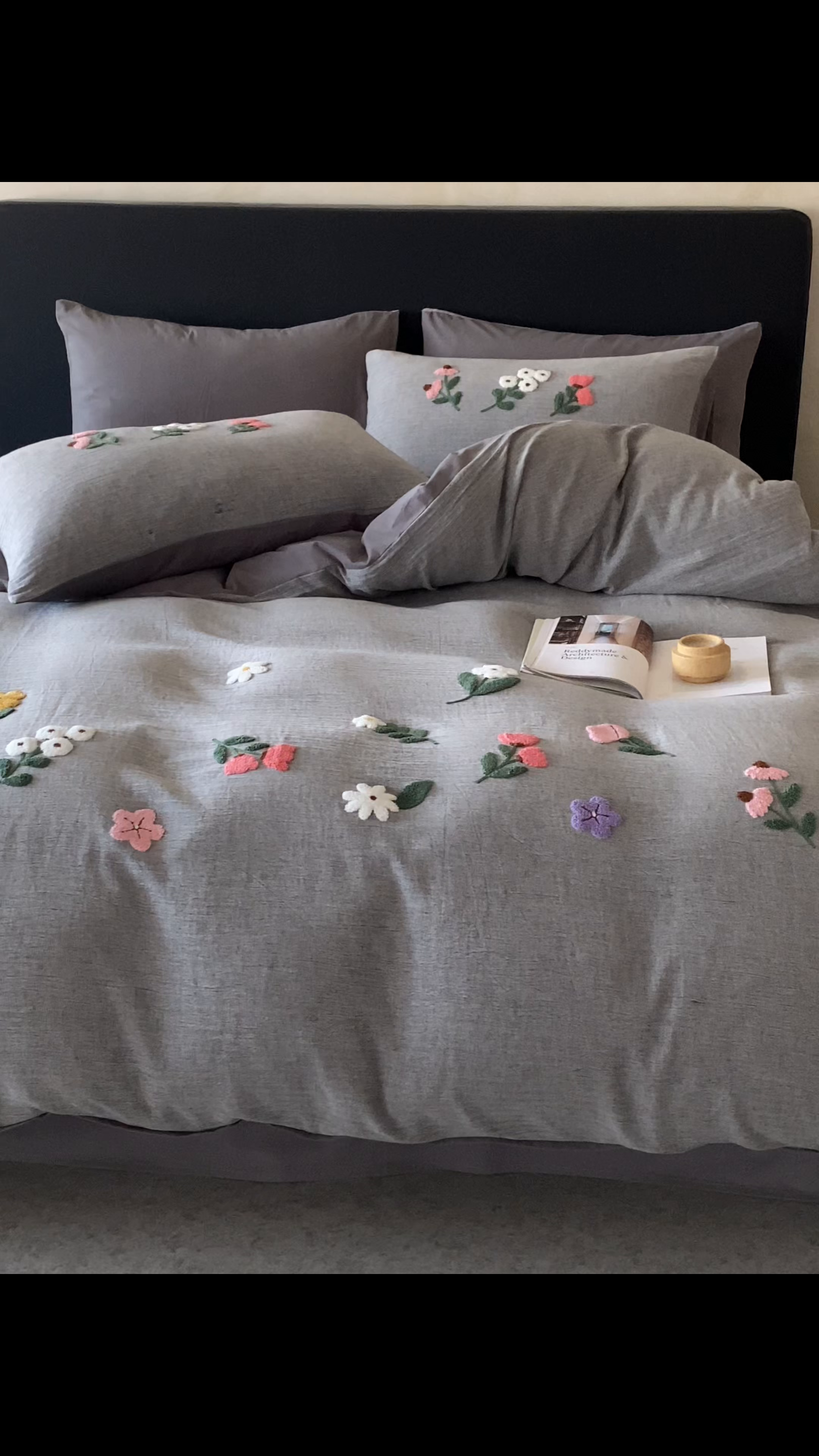 91家纺网 家纺一手货源 找家纺 雅居纺家纺 2025新款棉麻+全棉磨毛毛巾绣四件套 花锦-灰