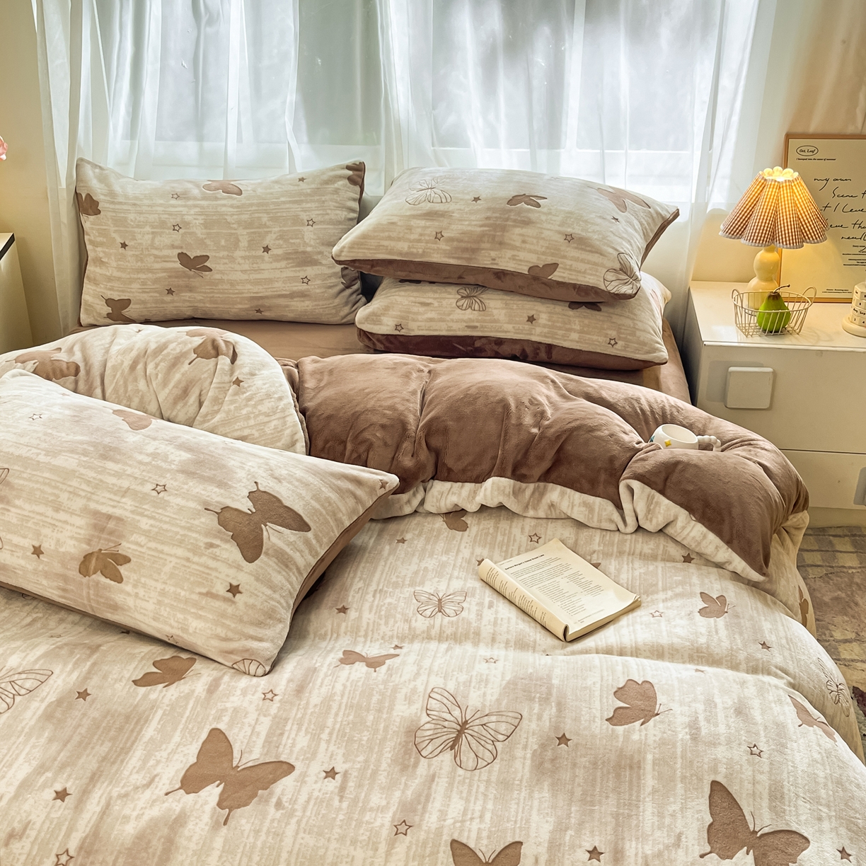 91家纺网 家纺一手货源 找家纺 雅居纺家纺 2025新款雕花牛奶绒四件套-蝴蝶系列 星蝶-咖