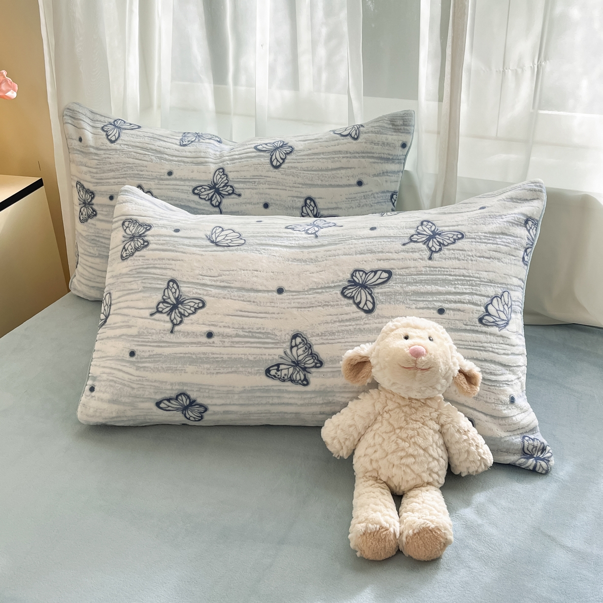 91家纺网 家纺一手货源 找家纺 雅居纺家纺 2025新款雕花牛奶绒四件套-蝴蝶系列 蝶恋-蓝