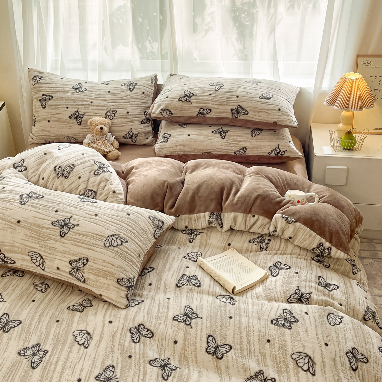 91家纺网 家纺一手货源 找家纺 雅居纺家纺 2025新款雕花牛奶绒四件套-蝴蝶系列 蝶恋-咖