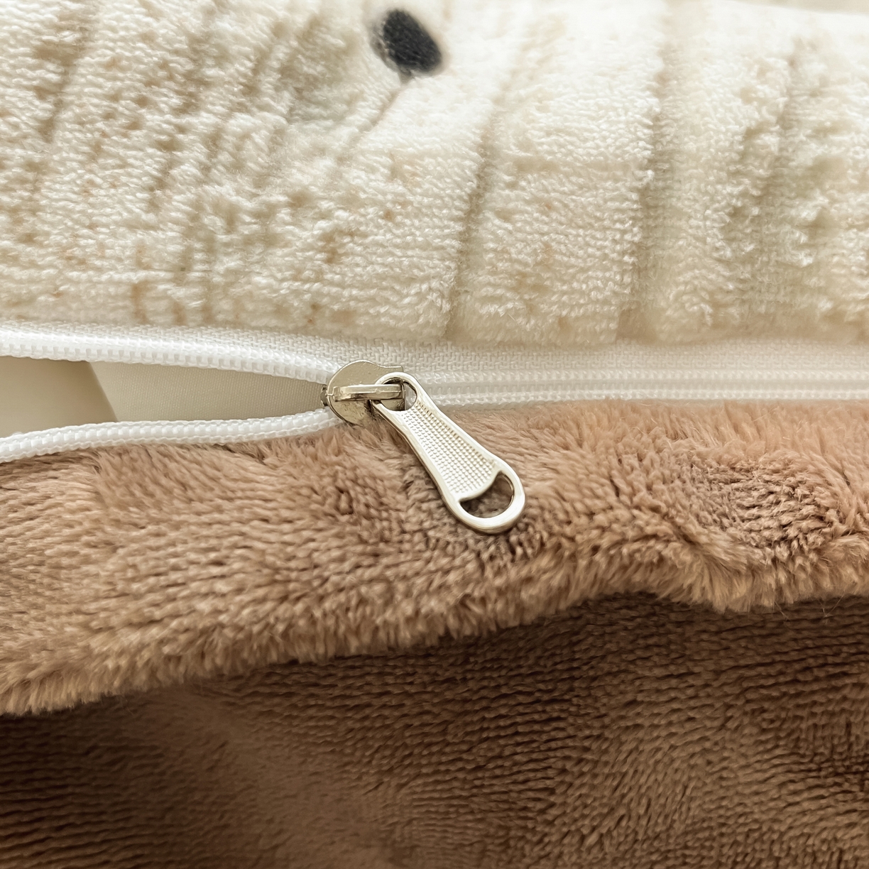 91家纺网 家纺一手货源 找家纺 雅居纺家纺 2025新款雕花牛奶绒四件套-蝴蝶系列 蝶恋-咖