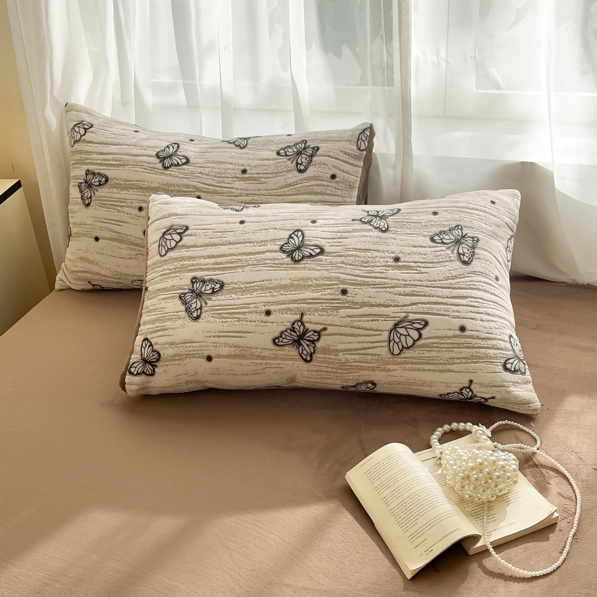 91家纺网 家纺一手货源 找家纺 雅居纺家纺 2025新款雕花牛奶绒四件套-蝴蝶系列 蝶恋-咖