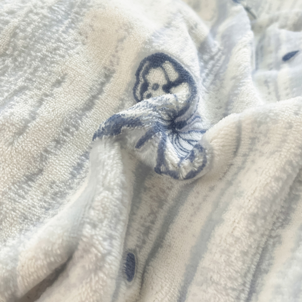 91家纺网 家纺一手货源 找家纺 雅居纺家纺 2025新款雕花牛奶绒四件套-蝴蝶系列 蝶恋-蓝