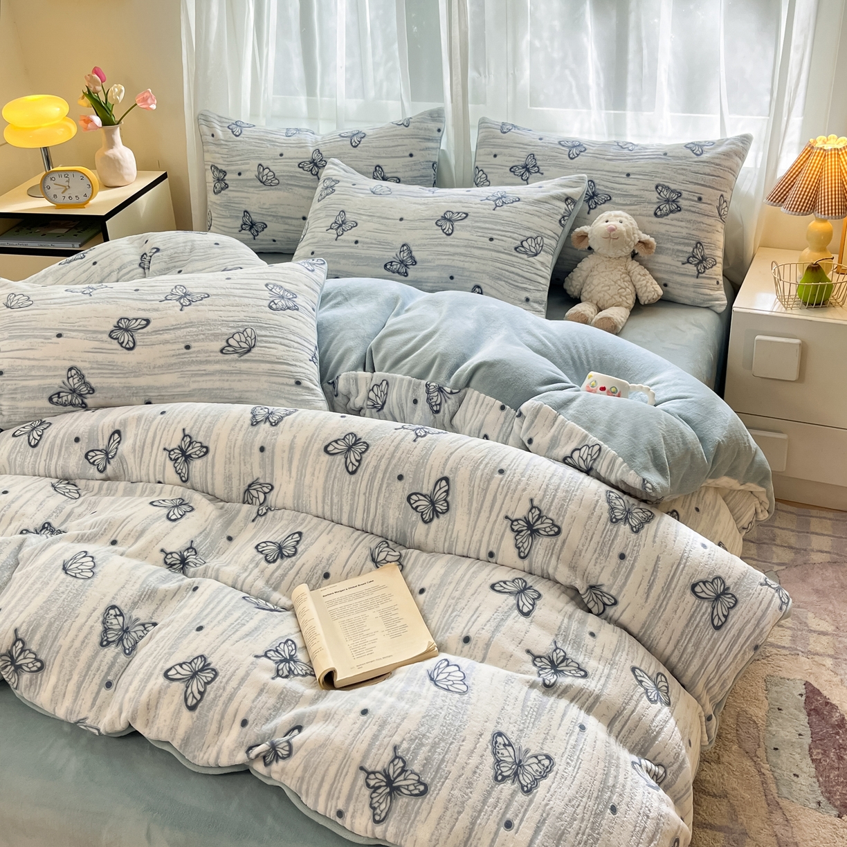 91家纺网 家纺一手货源 找家纺 雅居纺家纺 2025新款雕花牛奶绒四件套-蝴蝶系列 蝶恋-蓝