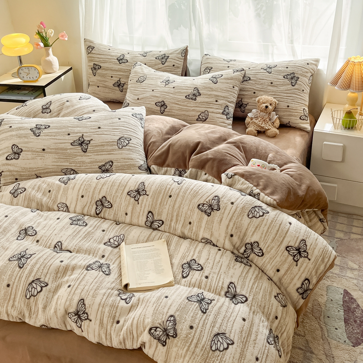 91家纺网 家纺一手货源 找家纺 雅居纺家纺 2025新款雕花牛奶绒四件套-蝴蝶系列 蝶恋-咖